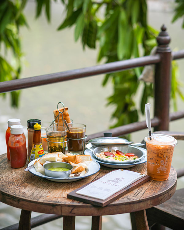 photogenic cafe bangkok